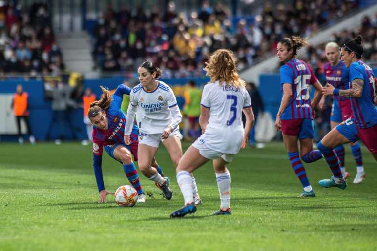 Who won between Real Madrid Femenino and Barcelona?